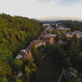 西华盛顿大学