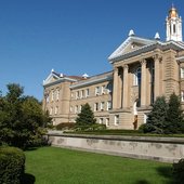 西伊利诺伊大学